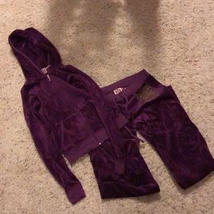 Velour juicy couture sweat suit.